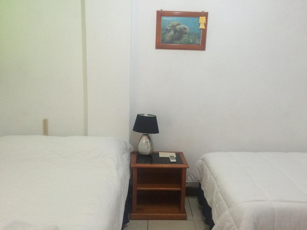 Galapagos Best Hostel Puerto Ayora  Phòng bức ảnh