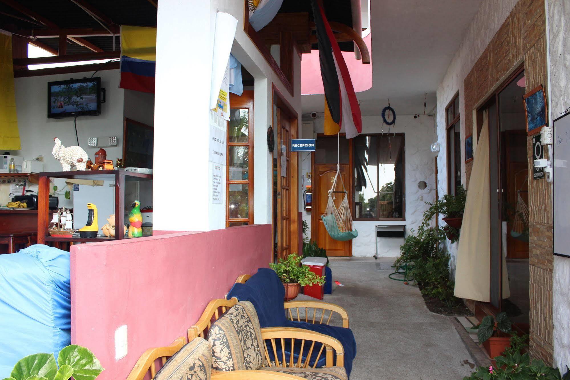Galapagos Best Hostel Puerto Ayora  Ngoại thất bức ảnh