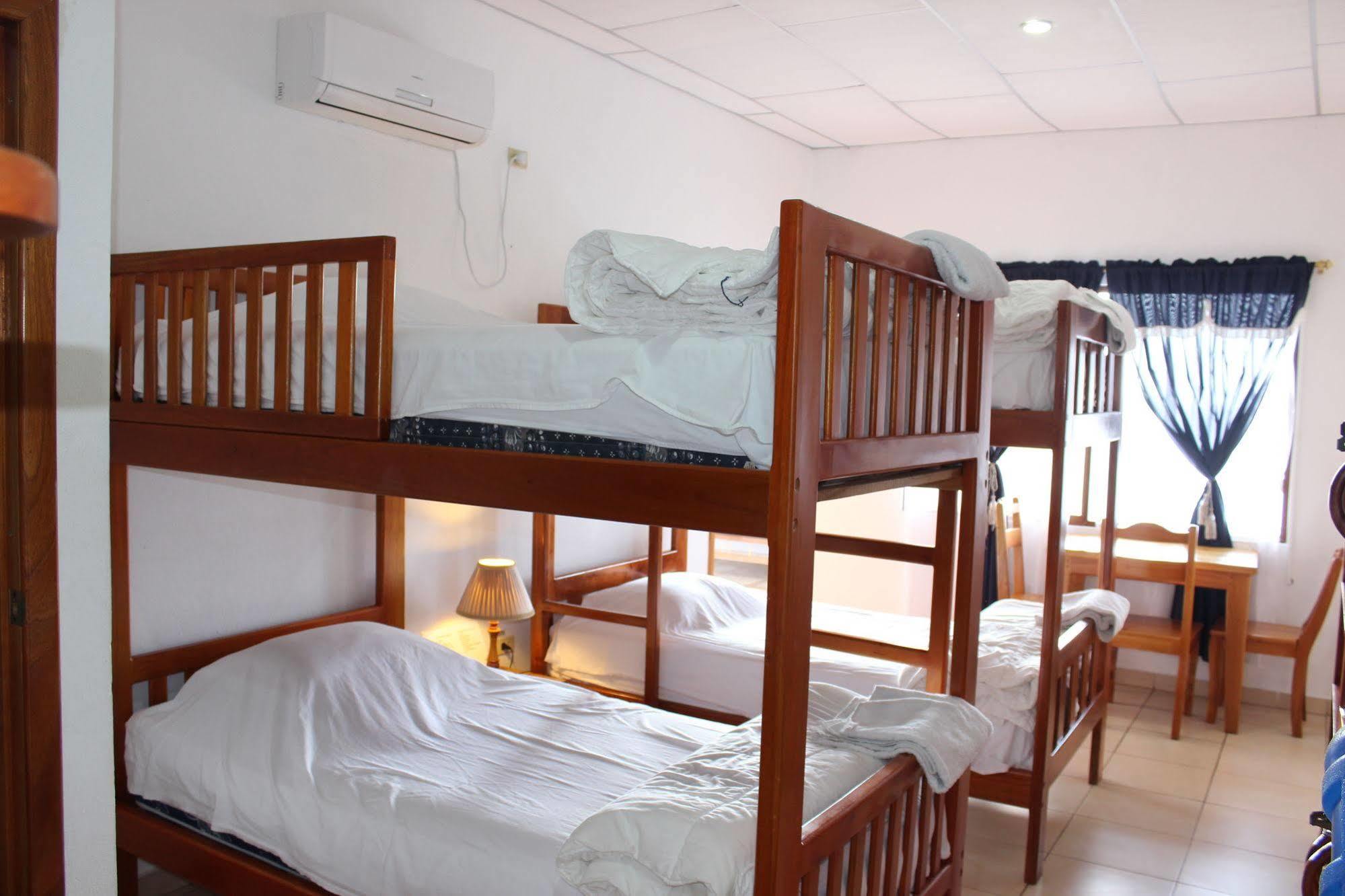 Galapagos Best Hostel Puerto Ayora  Ngoại thất bức ảnh
