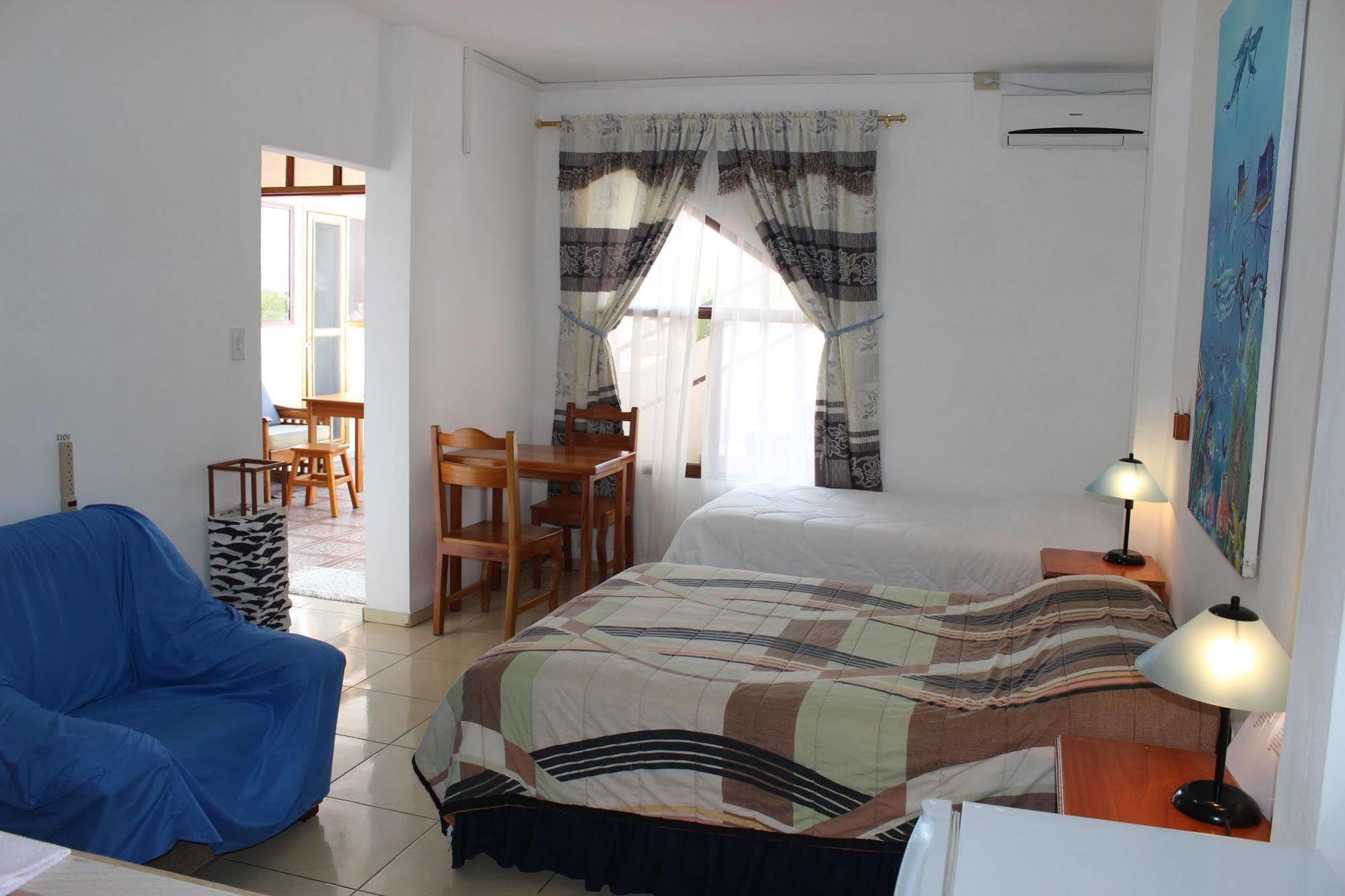 Galapagos Best Hostel Puerto Ayora  Ngoại thất bức ảnh