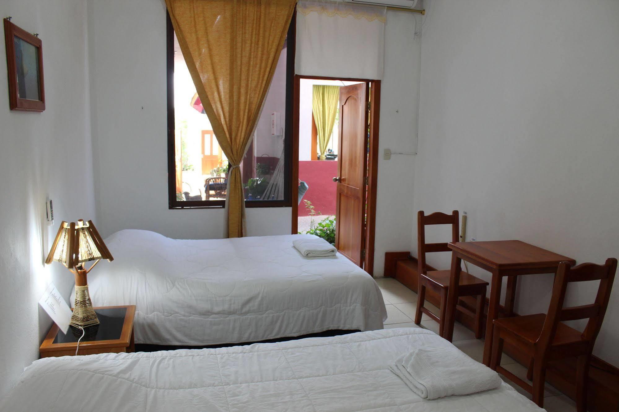 Galapagos Best Hostel Puerto Ayora  Ngoại thất bức ảnh