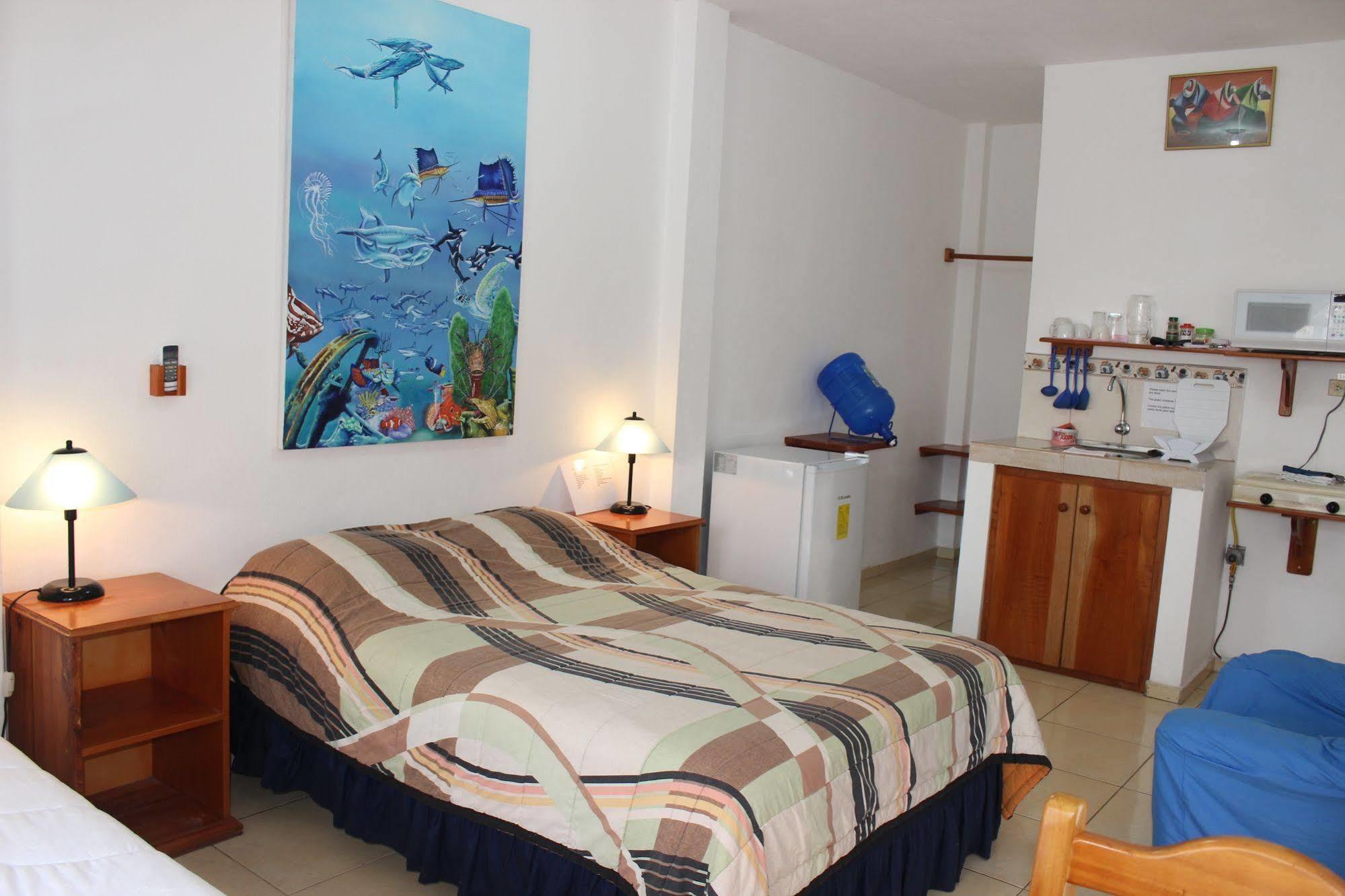 Galapagos Best Hostel Puerto Ayora  Ngoại thất bức ảnh