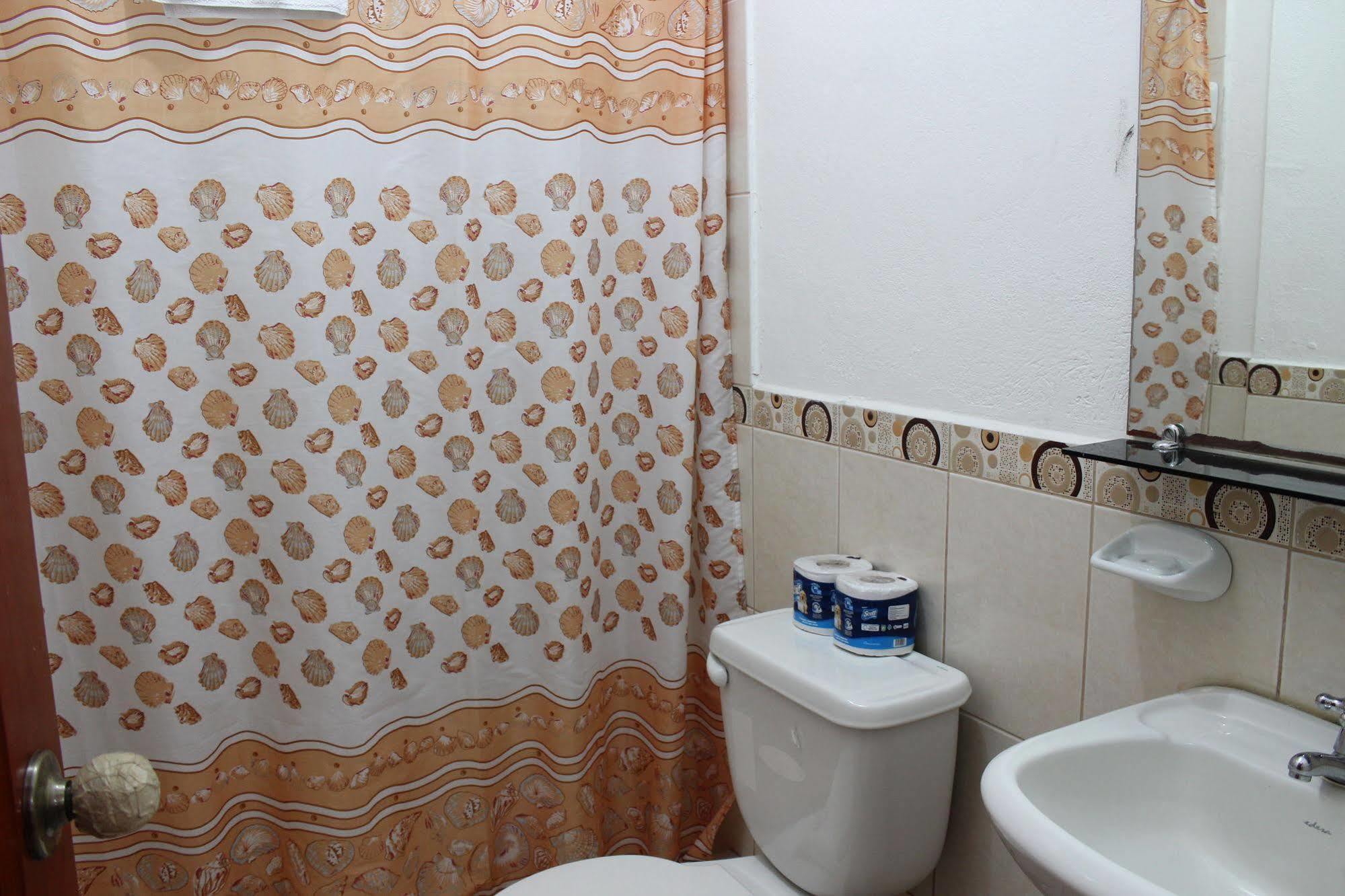 Galapagos Best Hostel Puerto Ayora  Ngoại thất bức ảnh