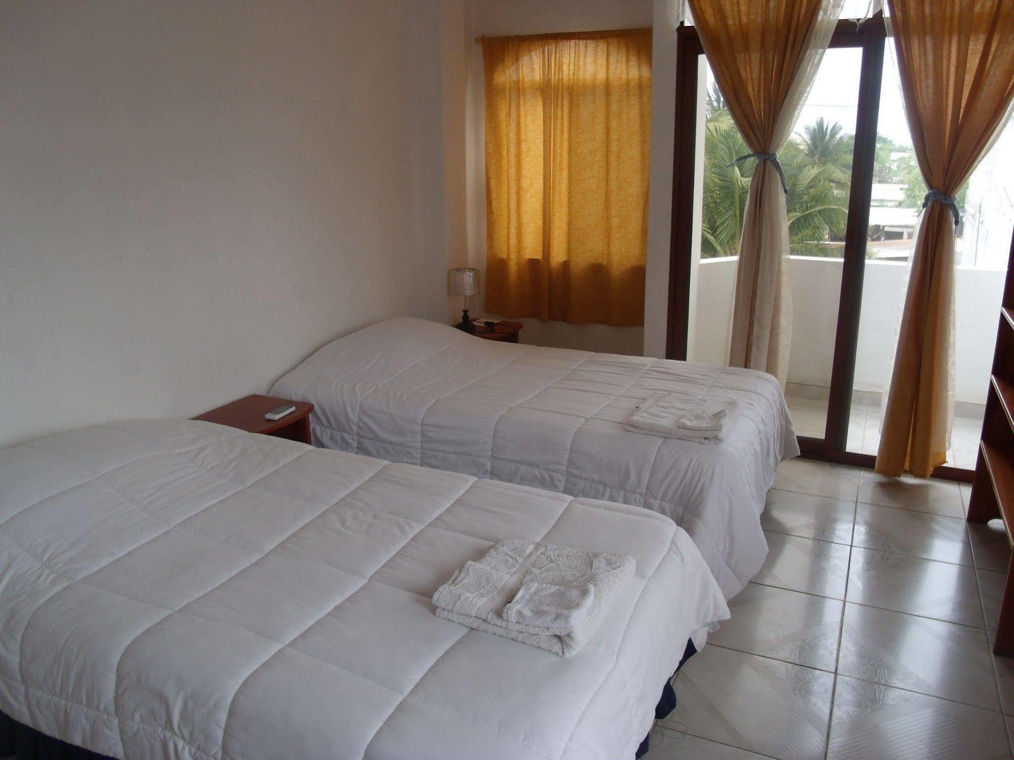 Galapagos Best Hostel Puerto Ayora  Ngoại thất bức ảnh