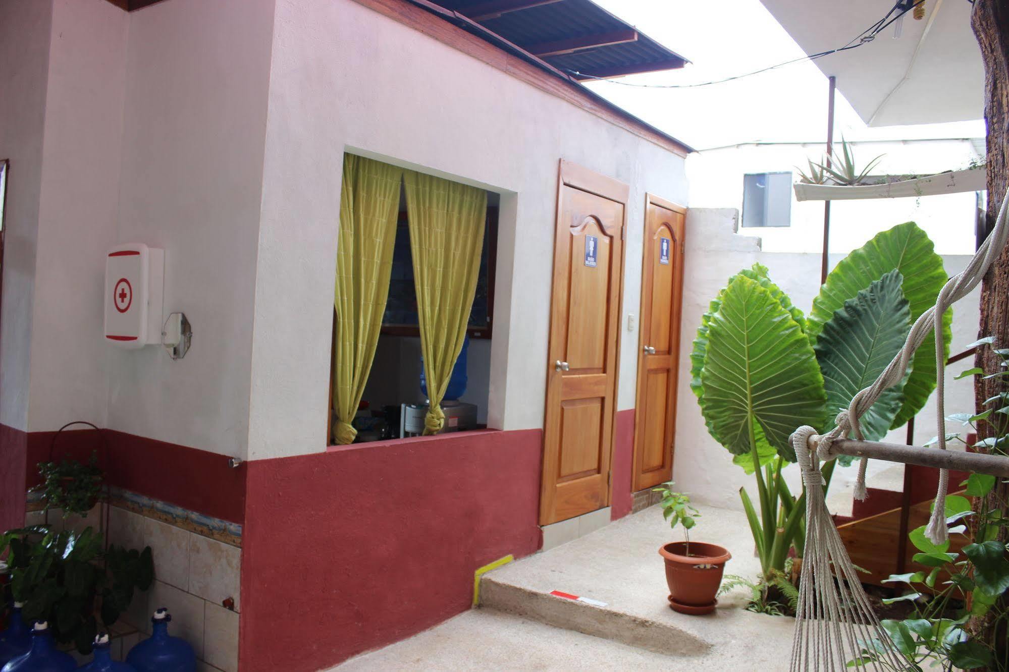 Galapagos Best Hostel Puerto Ayora  Ngoại thất bức ảnh