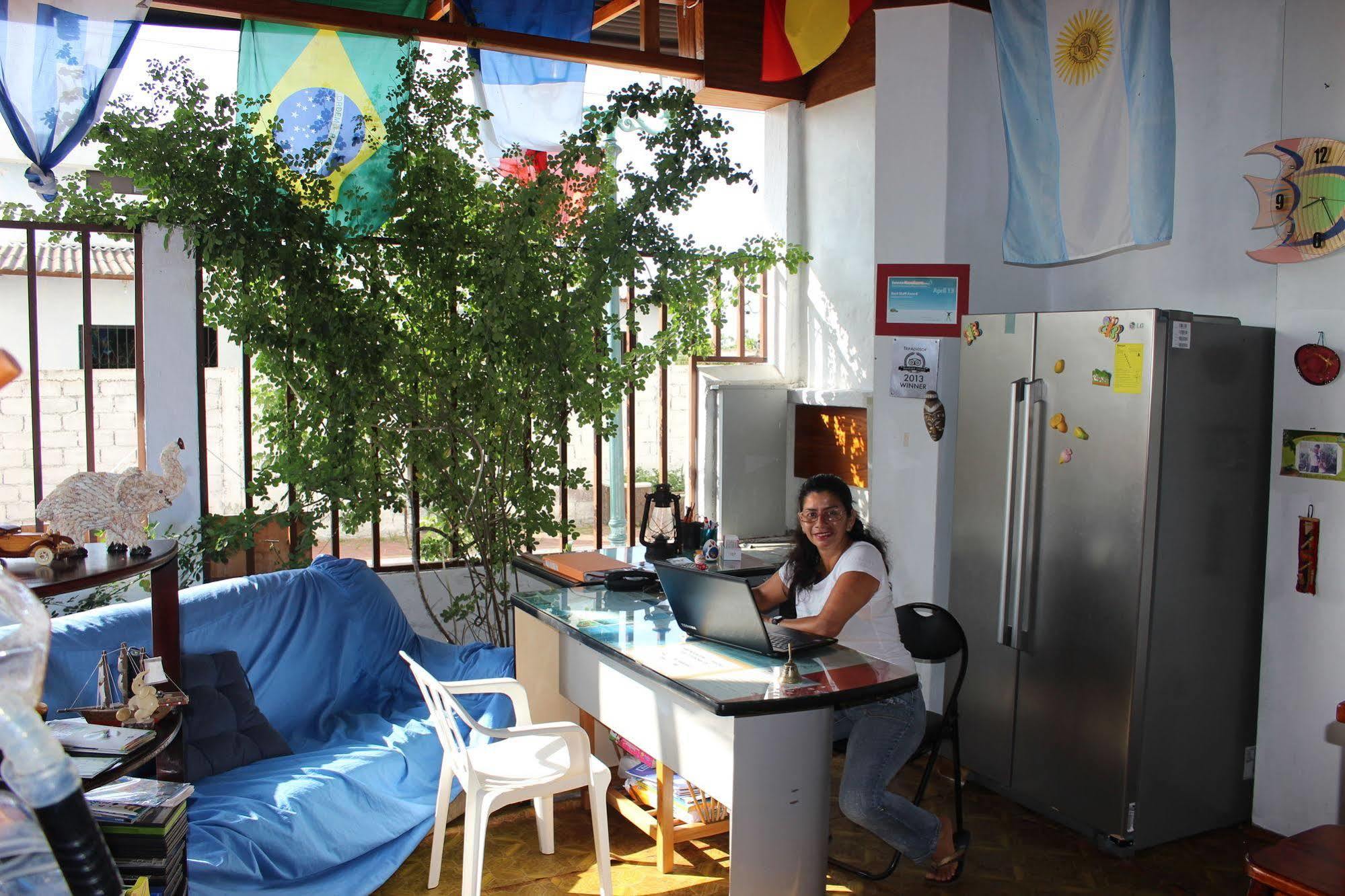 Galapagos Best Hostel Puerto Ayora  Ngoại thất bức ảnh