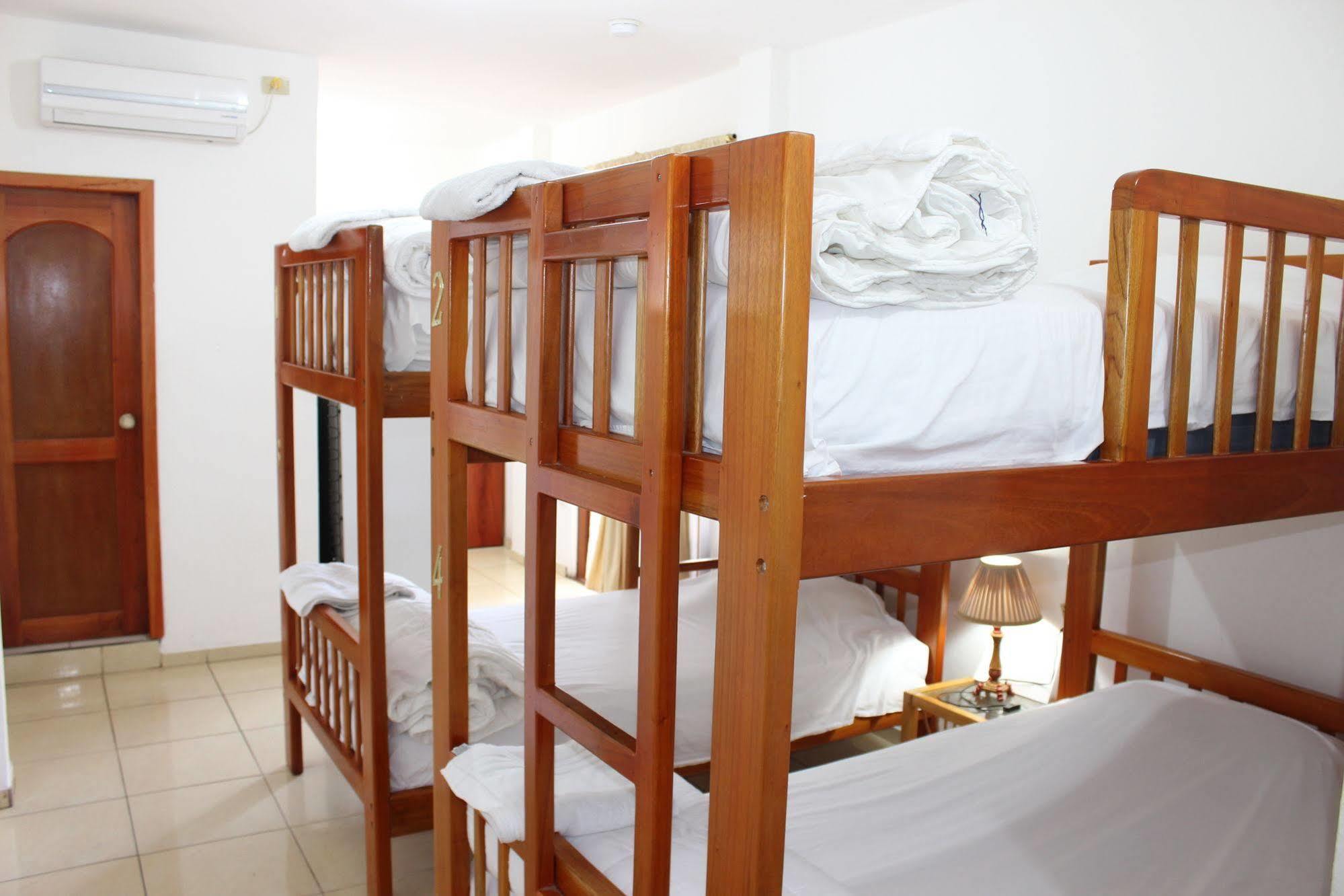 Galapagos Best Hostel Puerto Ayora  Ngoại thất bức ảnh