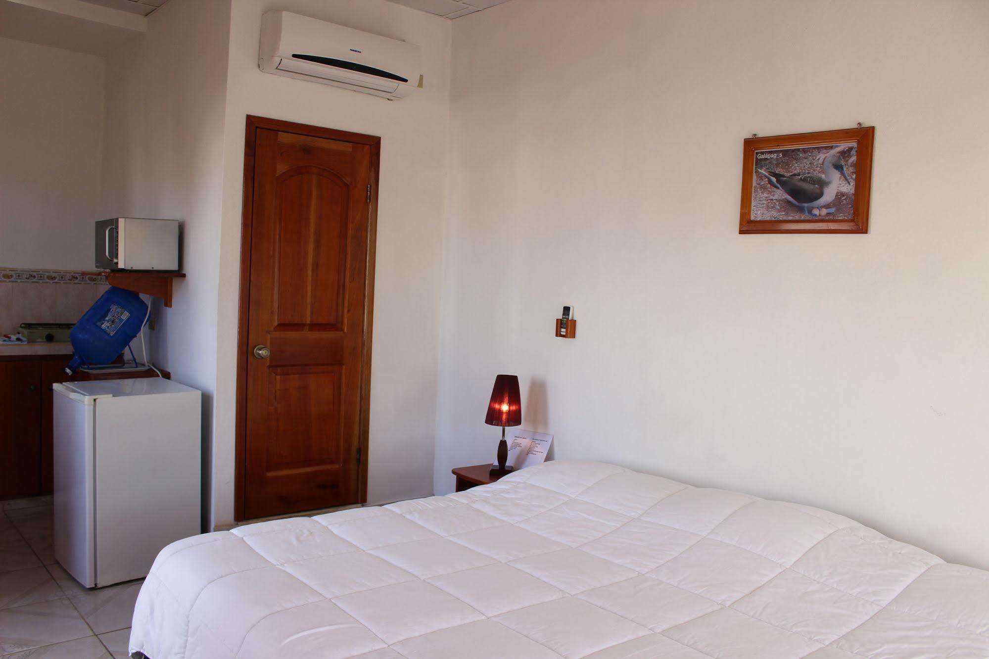 Galapagos Best Hostel Puerto Ayora  Ngoại thất bức ảnh