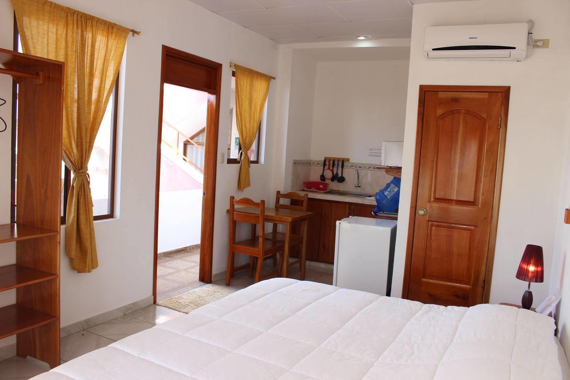 Galapagos Best Hostel Puerto Ayora  Ngoại thất bức ảnh