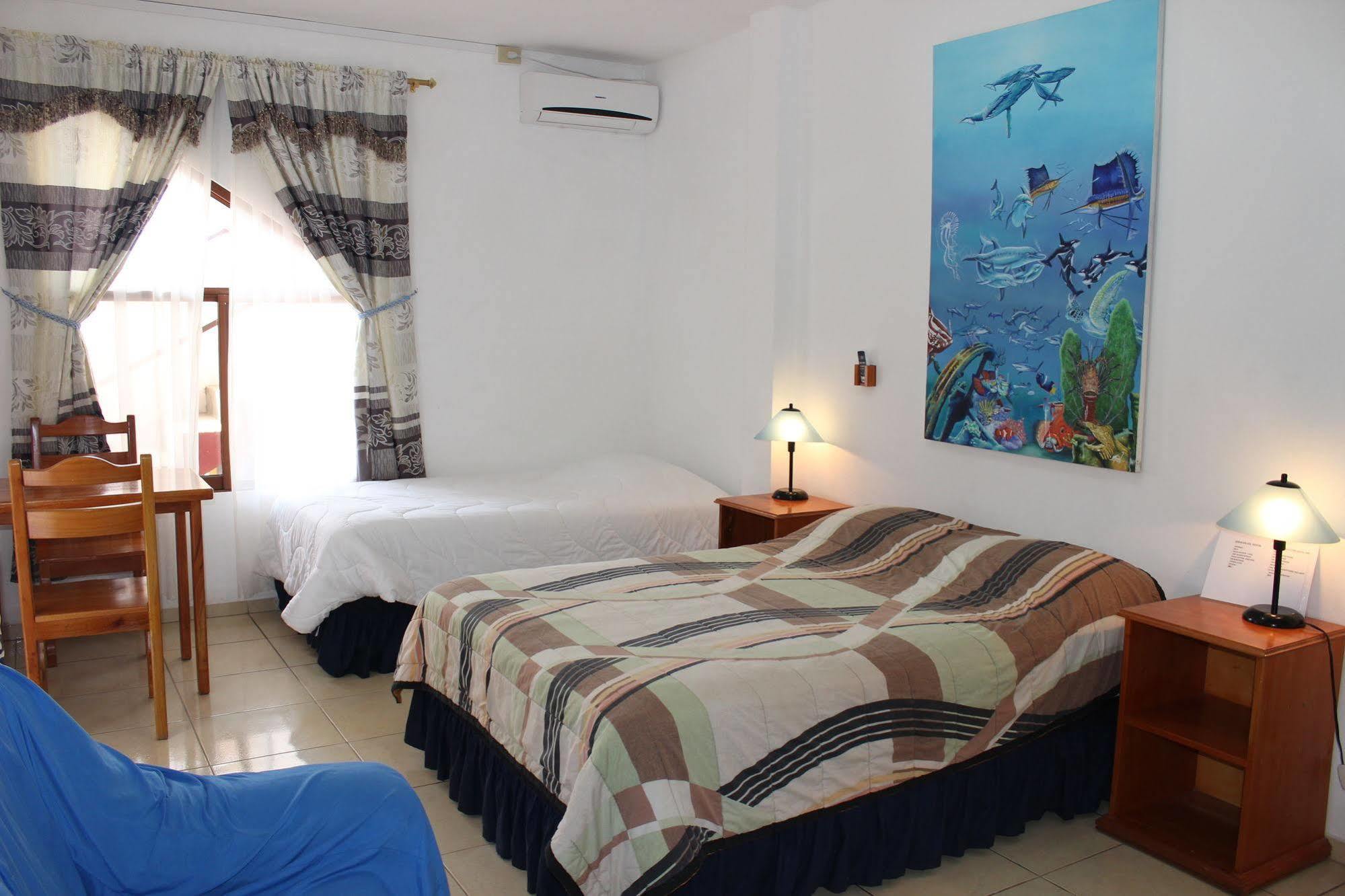 Galapagos Best Hostel Puerto Ayora  Ngoại thất bức ảnh