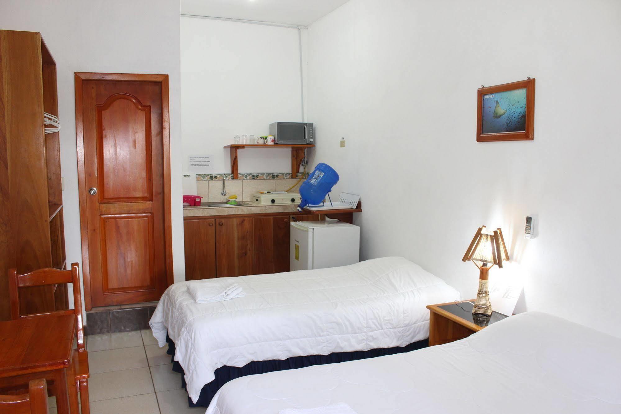 Galapagos Best Hostel Puerto Ayora  Ngoại thất bức ảnh
