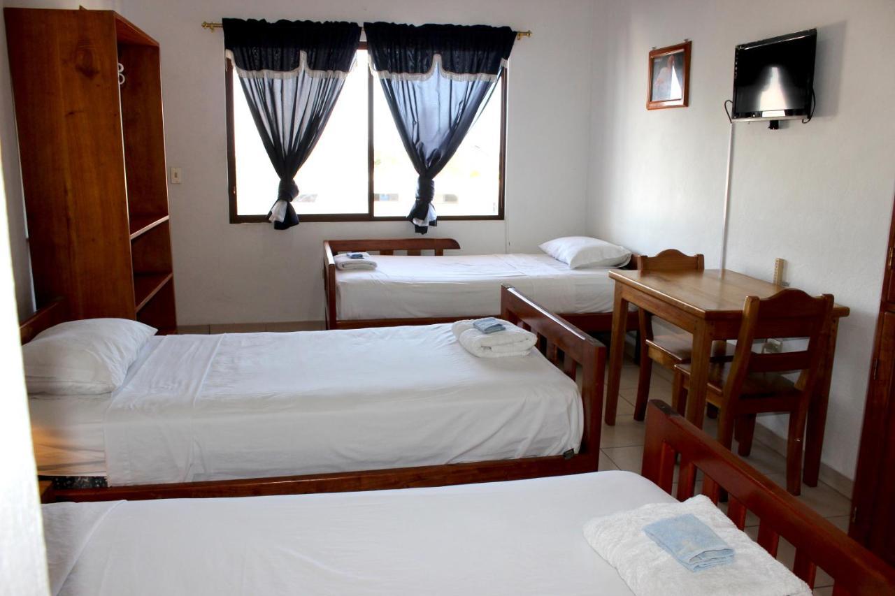 Galapagos Best Hostel Puerto Ayora  Ngoại thất bức ảnh